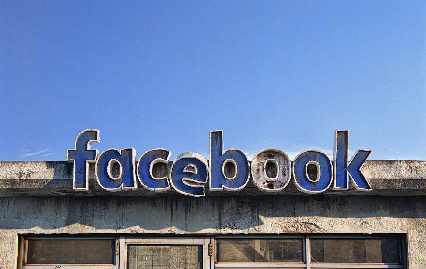 Social Decay Andrei Lacatusu Decadencia Social Facebook
