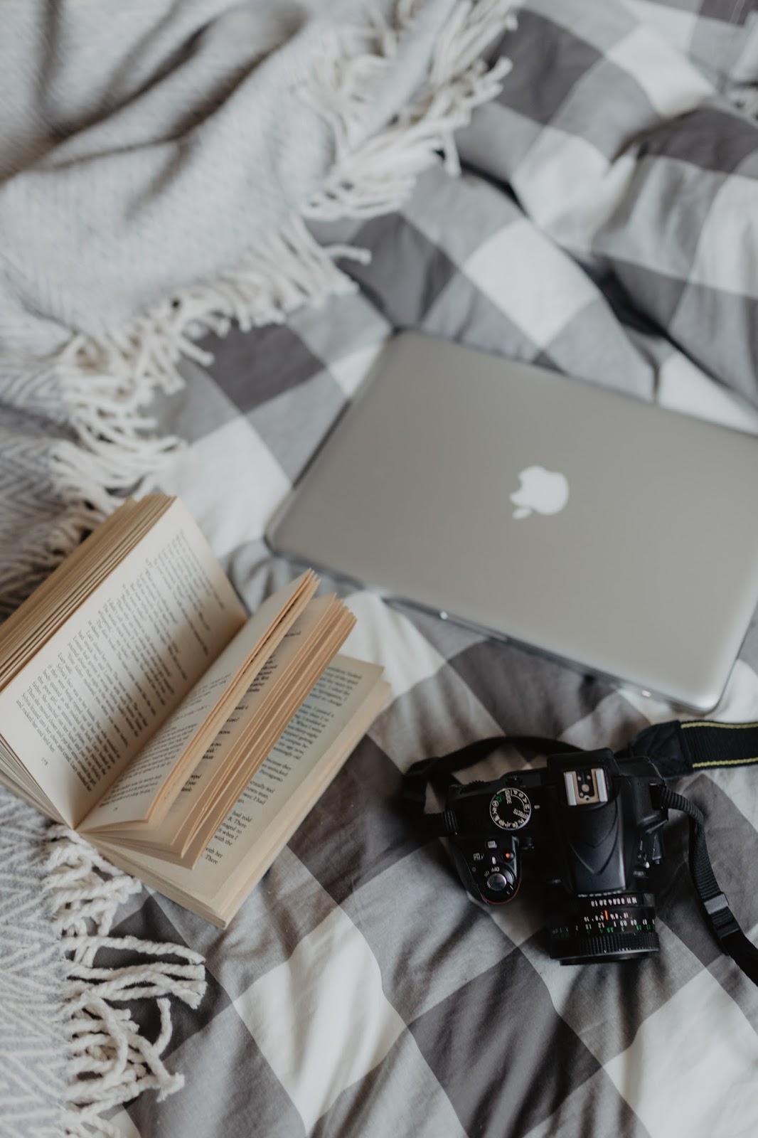 5 things you can do with unwanted books use unwanted books for DIY