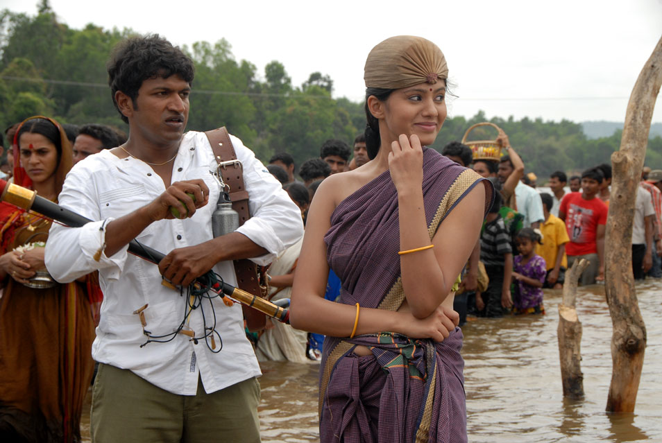 Our South Scope Paramathma Puneet Rajkumar Deepa Sannidhi Aindrita Ray Kannada Film Photo 