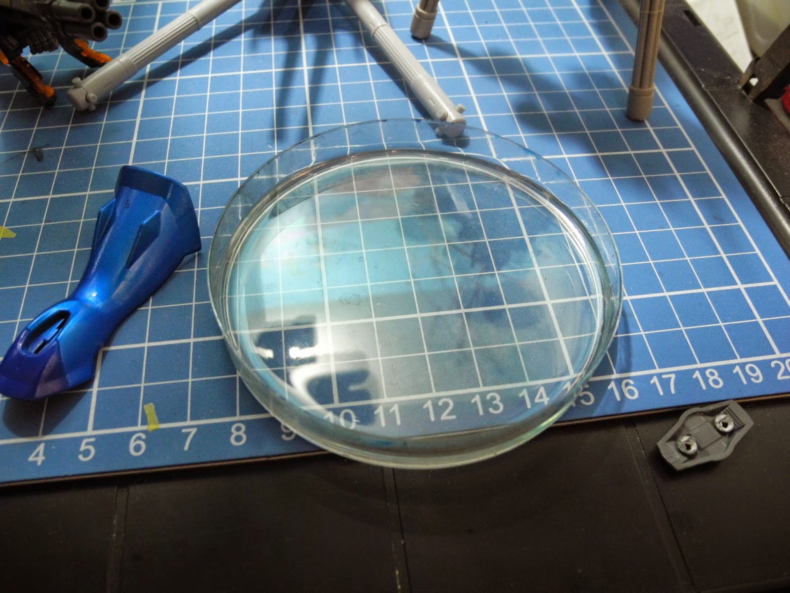 S S G U N P L A Stripping Paint from Plastic Models