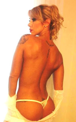 SE SEPARA DE SURIS Y SALE EN BOLAS En las fotos, la bella uruguaya aparece de espaldas, luciendo una tanga. De esta manera, se mostró muy sexy como lo había hecho en una producción infartante para Teleshow.