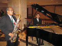 The pianist and saxophonist performing during the wedding cocktail reception