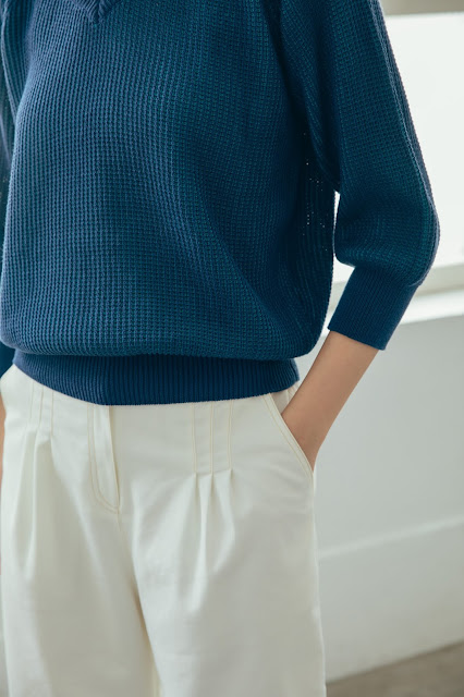 麥田捕手格紋V領縮口針織上衣-星藍