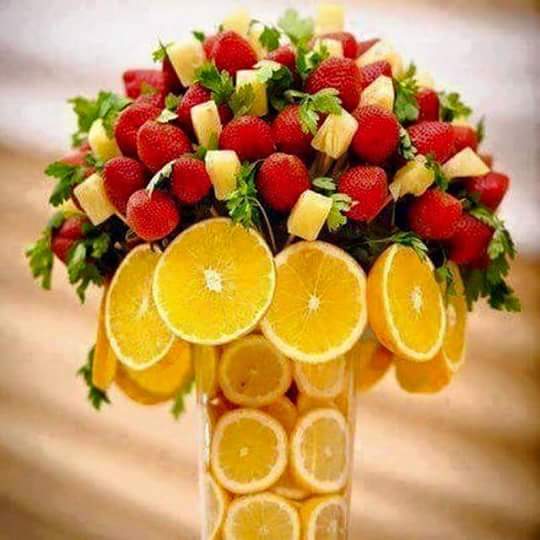 Cantiknya, gubahan bunga dari buah. Cantiknya, gubahan bunga dari buah.