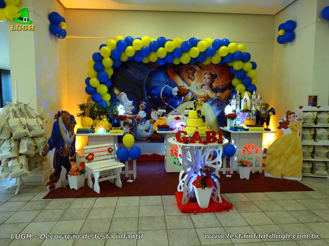 Decoração de festa de aniversário infantil tema da Bela e a Fera - Mesa decorada na Barra RJ