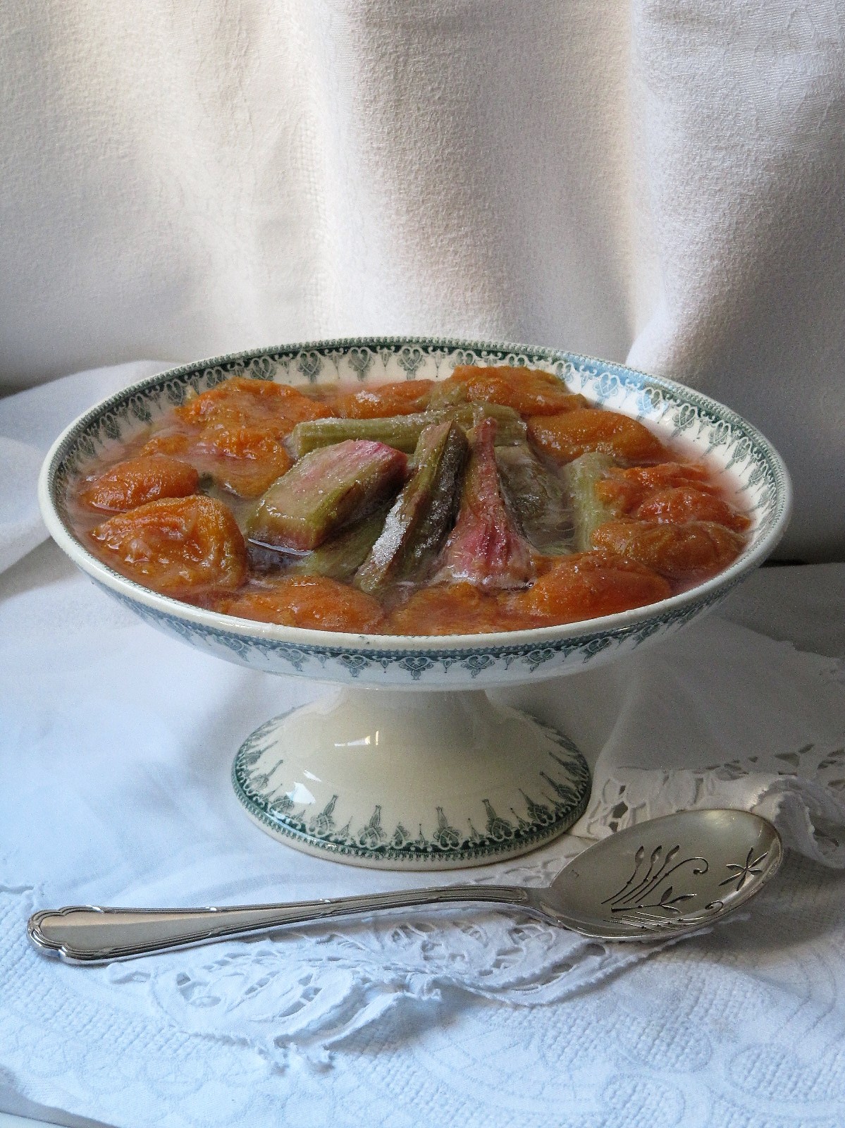 La cuisine d'ici et d'ISCA Compote de rhubarbe aux abricots