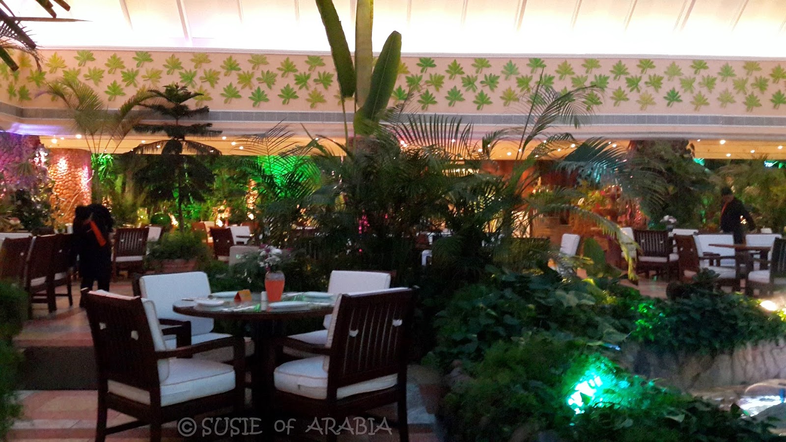 Jeddah Daily Photo Jeddah Papaya Restaurant Interior