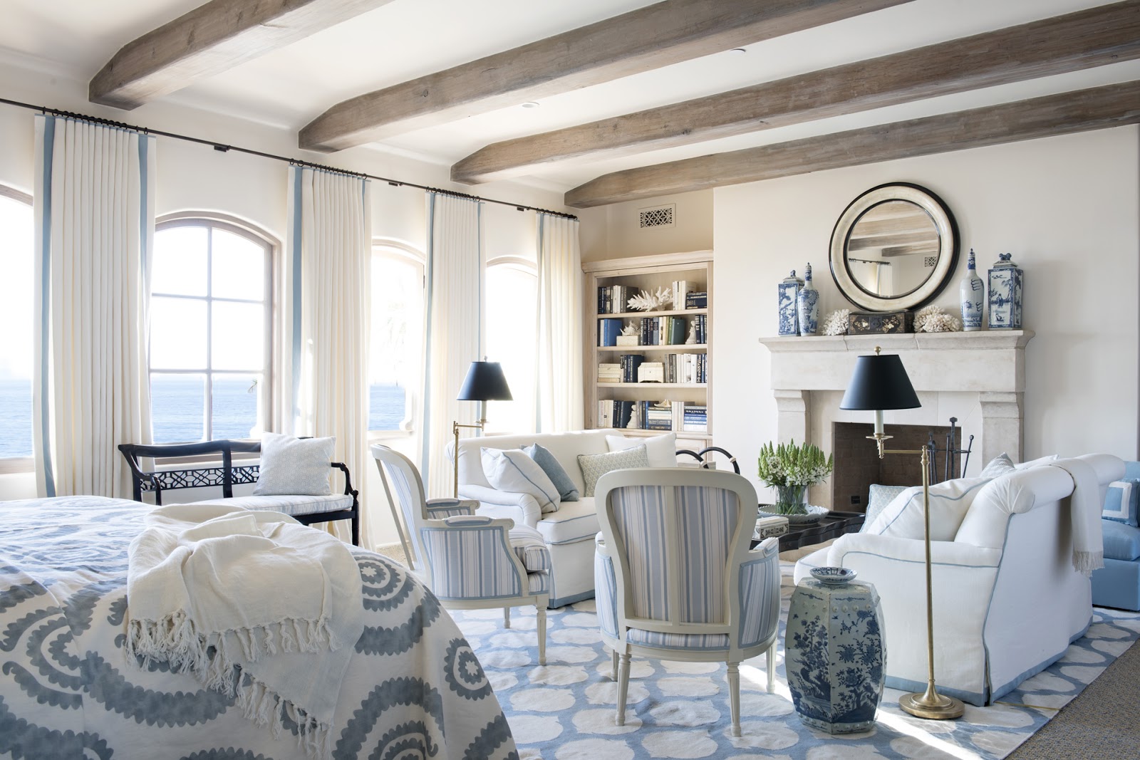 Home click. Летний интерьер в белом цвете. Light Blue and Grey Living Room. White and Light Blue Living Room. Naval Interior Design.