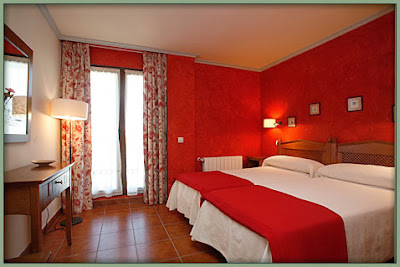 dormitorio hotel rojo