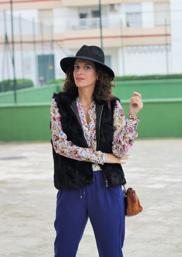 pantalón azul klein