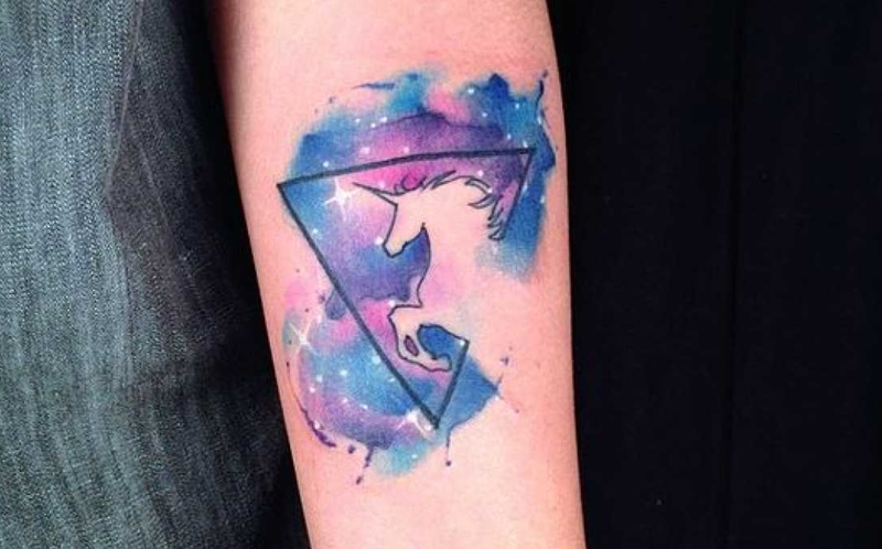 tatuagem de unicórnio yanna karim
