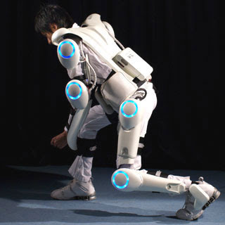 Pakaian Robot Ini Bikin Penggunanya Berkekuatan Super