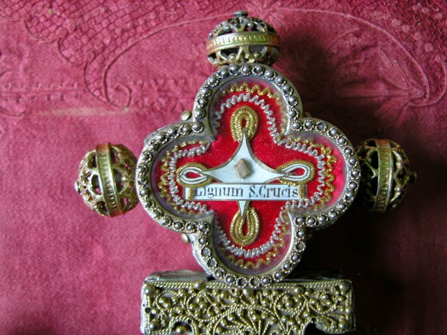  Ο Τίμιος Σταυρός της εκκλησίας της Αγίας Καικιλίας στο Κόμο της Ιταλίας http://leipsanothiki.blogspot.be/