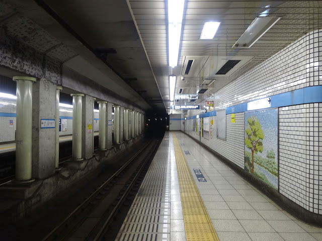 九段下駅ホーム,地下鉄東西線,東京メトロ〈著作権フリー無料画像〉Free Stock Photos 