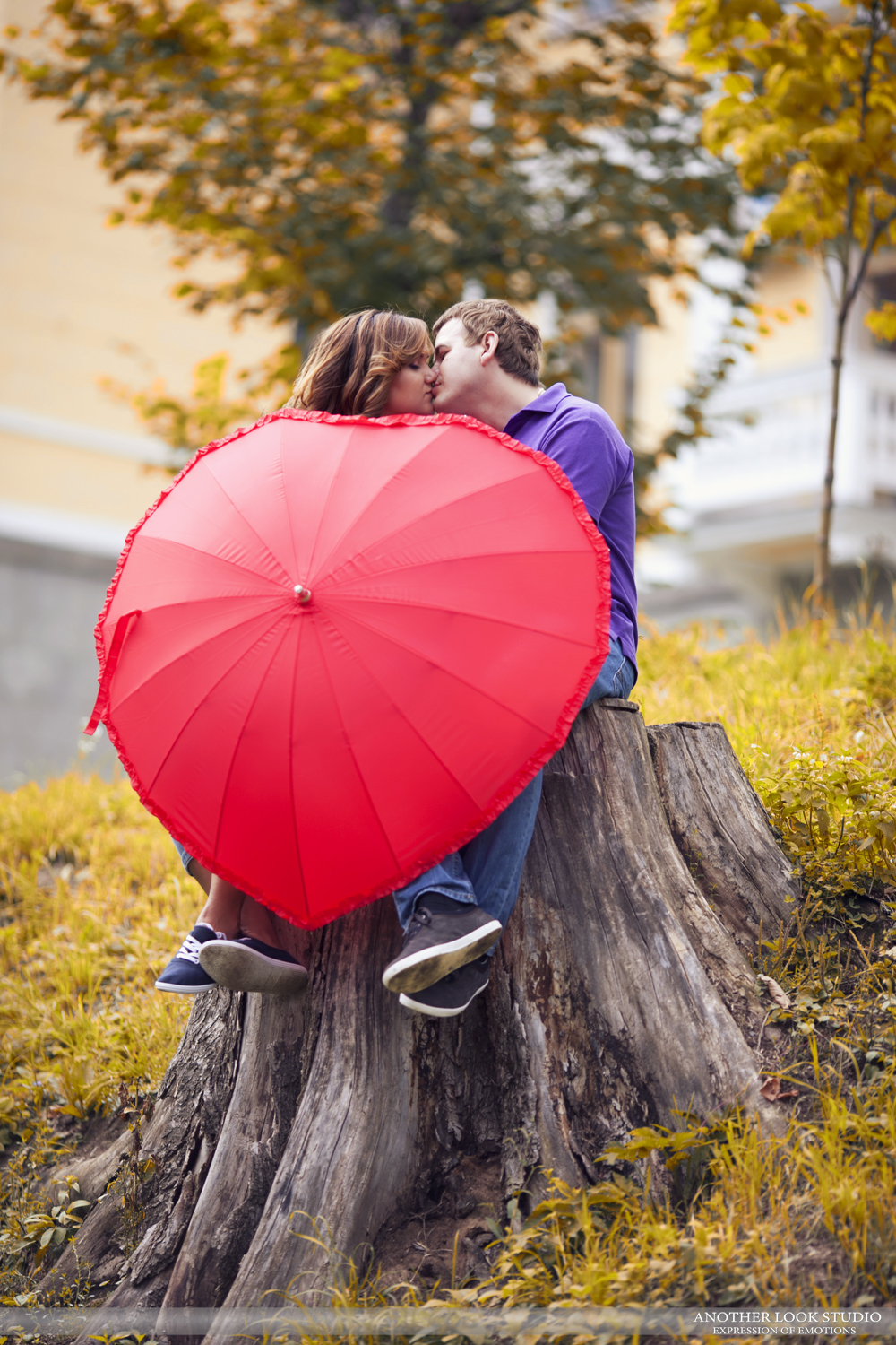 Хочу быть необычной. Необычные сердечки. Влюбленные осенью. Осень романтика. Зонт в виде сердечка.