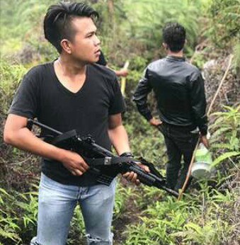 Tim gabungan yang melakukan penyisiran di hutan Tim gabungan yang melakukan penyisiran di hutan
