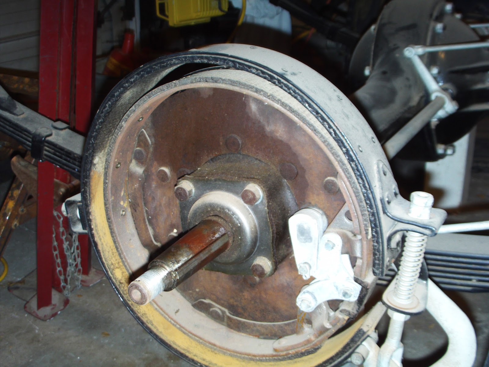 LowTechMech: Tire removal, what's back there anyway