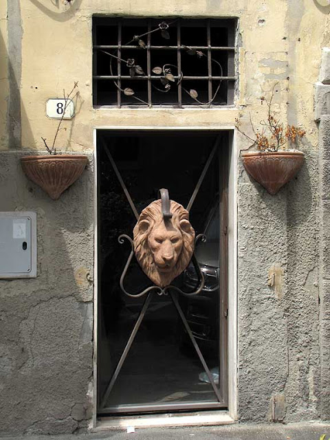 Lion head, door, Livorno
