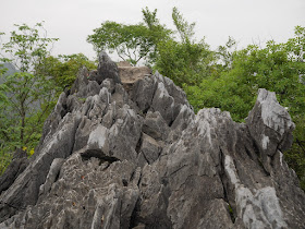 rock outcrop at the top of Jiuxing Crag
