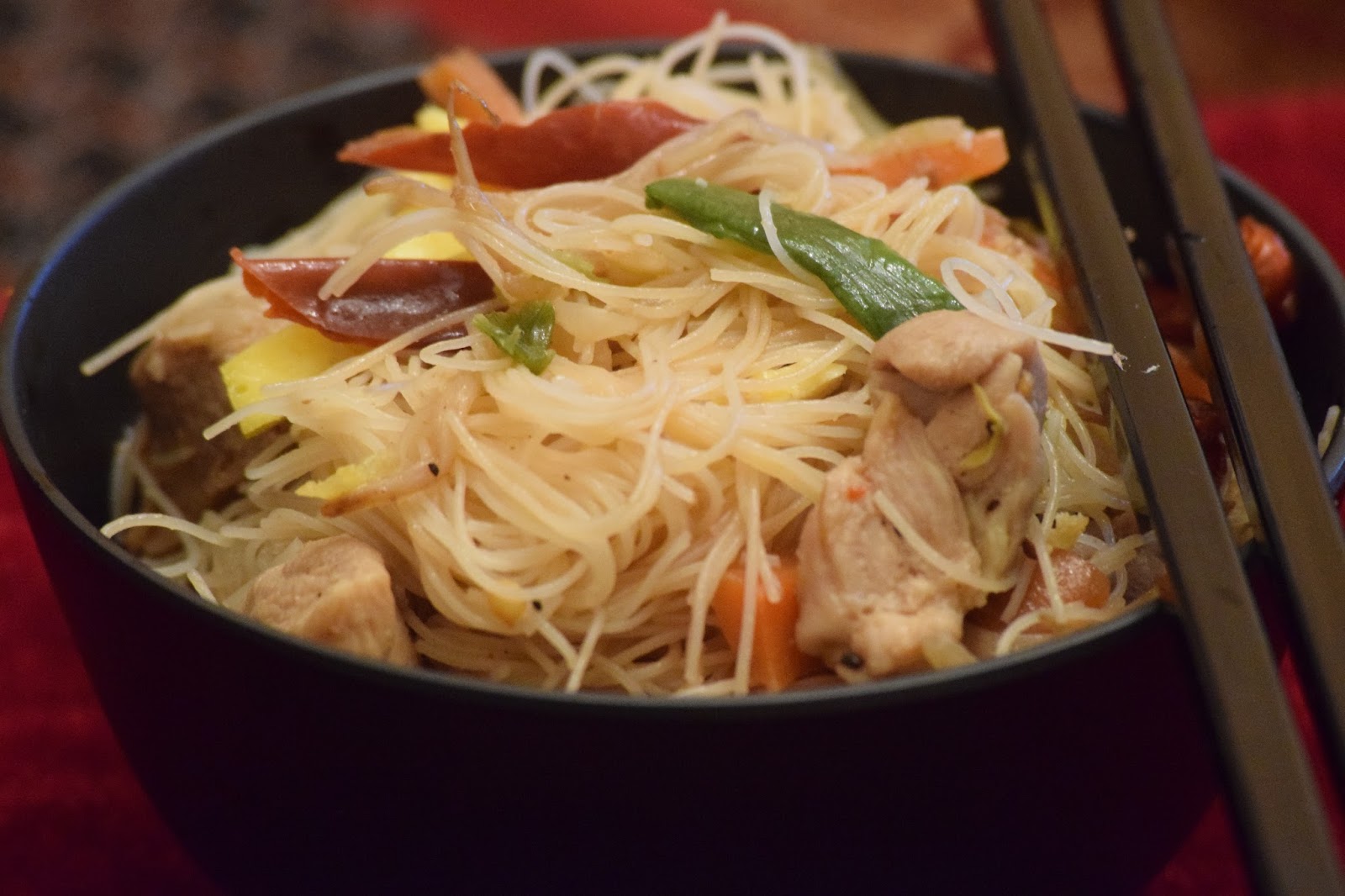 Food Vishesham Rice Vermicelli with Chicken and bean sprouts