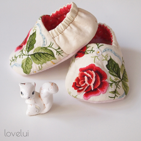 embroidered baby booties lovelui 