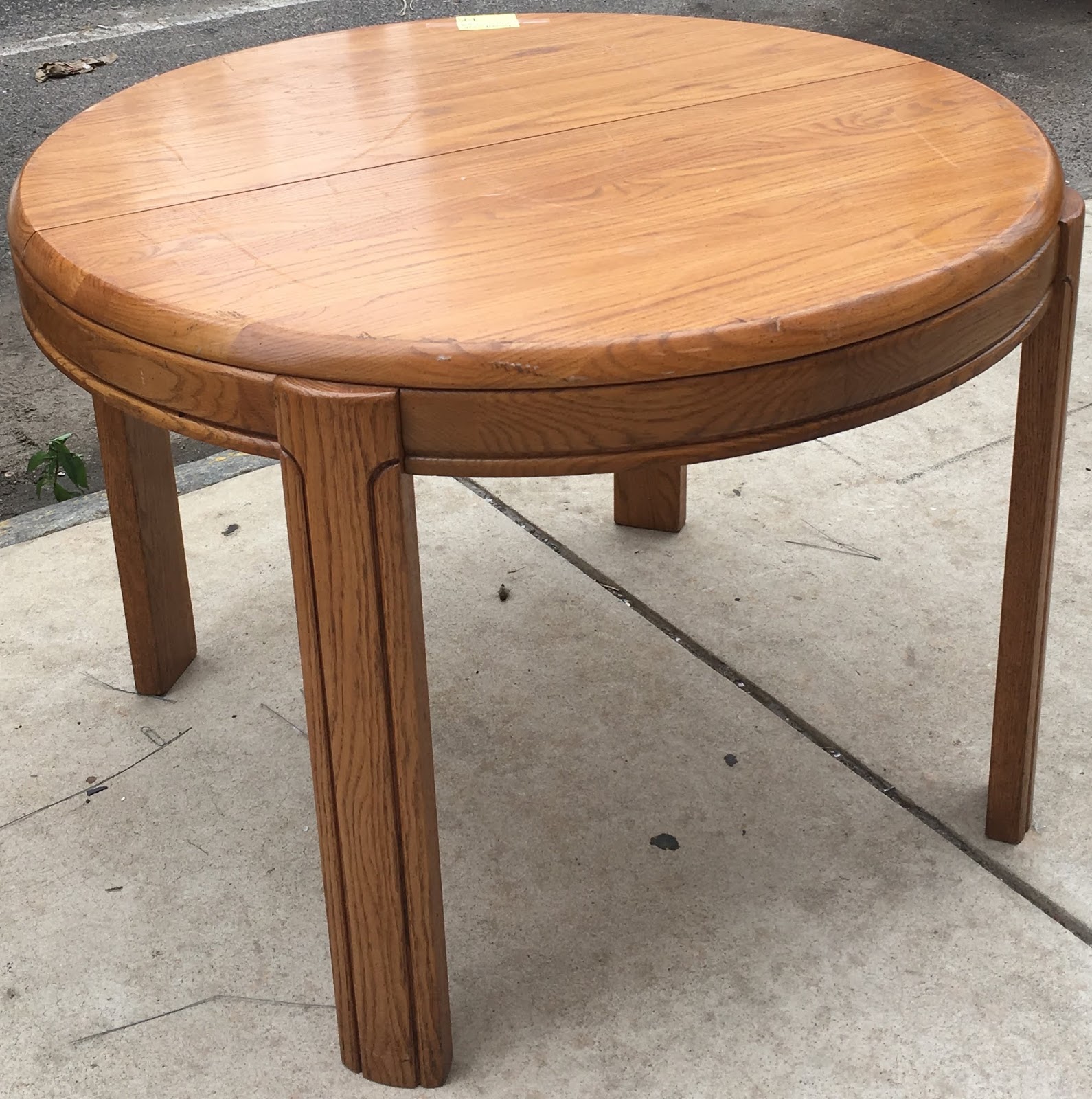Uhuru Furniture & Collectibles Round Oak Table with Leaf 95 65