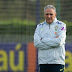 Tite lamenta preparação curta e explica volta de Renato Augusto