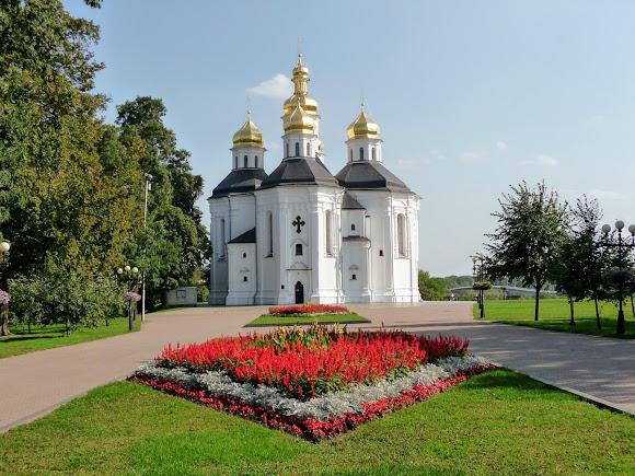 Чернигов. Проспект Мира. Екатерининская церковь, 1715 г. Чернигов. Проспект Мира. Екатерининская церковь, 1715 г.