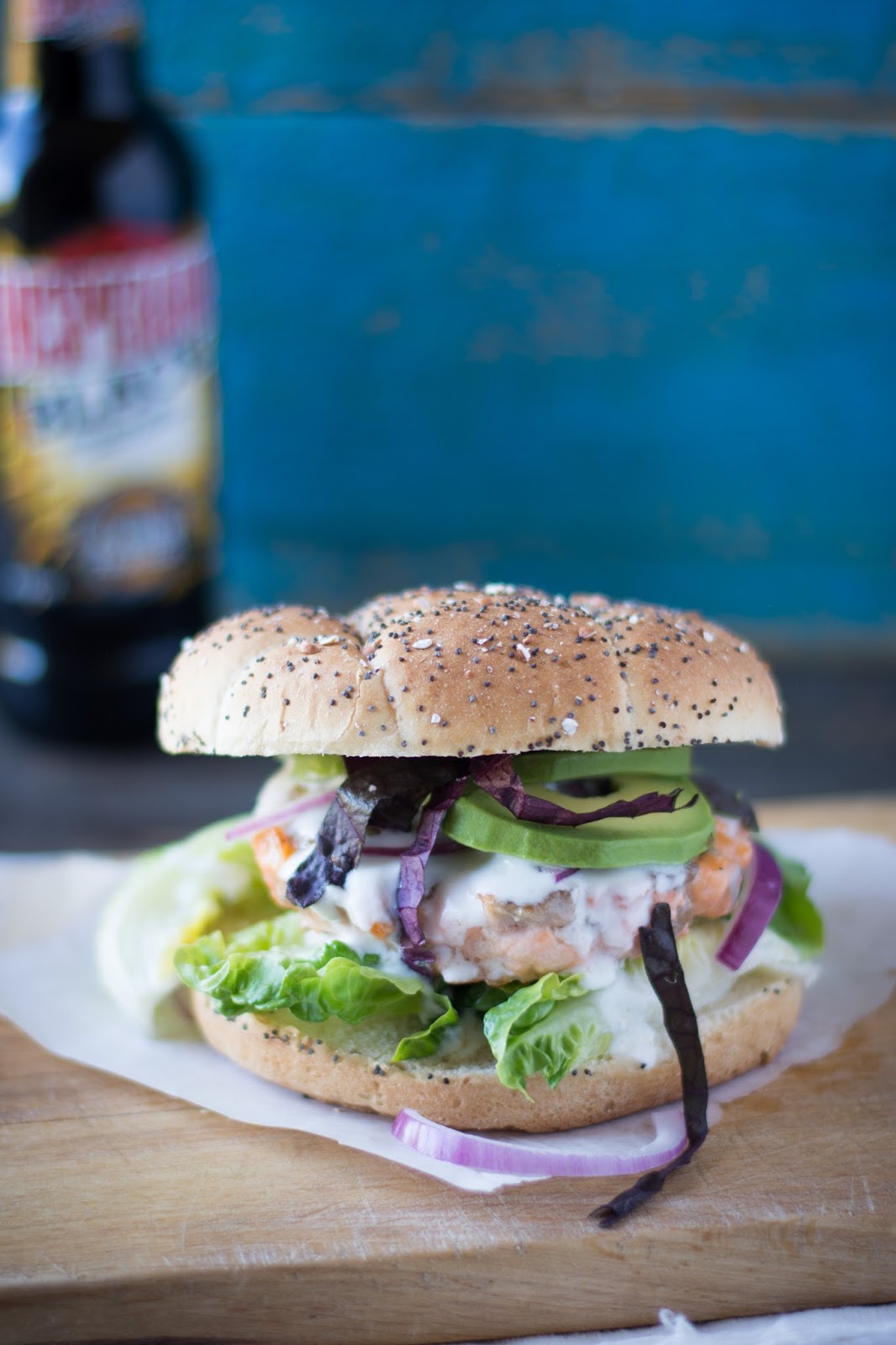 Chic, Chic, Chocolat... Hamburger au saumon, avocat et sauce au yaourt