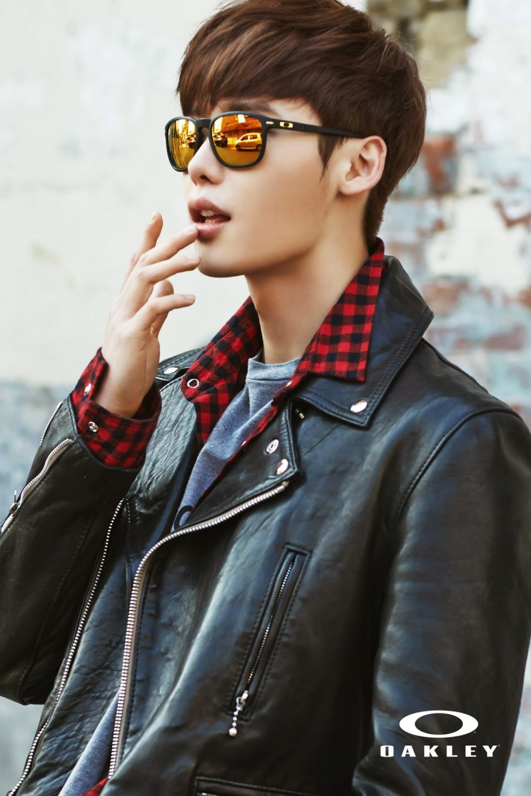 Lee Jong Suk Rocks Eyewear for Oakley's 2014 Collection - POPdramatic