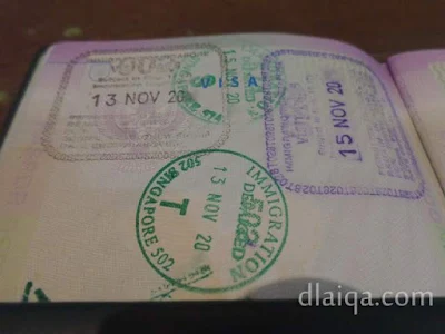 paspor dengan stempel masuk Singapura