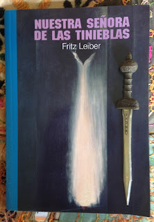 Portada del libro Nuestra señora de las tinieblas, de Fritz Leiber
