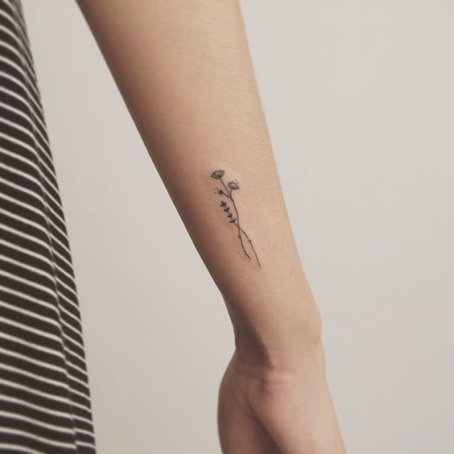 Mini tatuagens de flores para as mulheres Mini tatuagens de flores para as mulheres