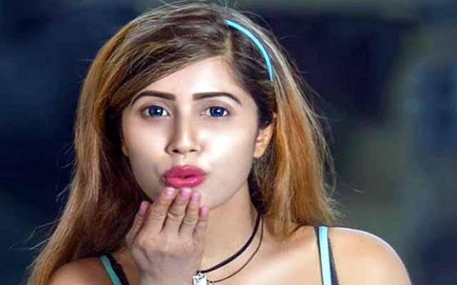 If you pay five thousand 'time' Nayla Naim! পাঁচ হাজার টাকা দিলেই ‘সময় দেবেন’ নায়লা নাঈম!