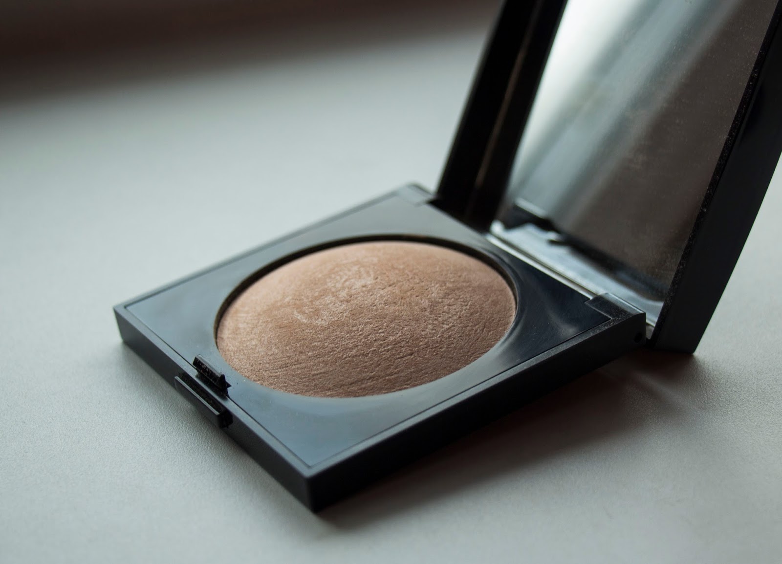 Laura mercier highlight 01. хайлайтер 01. диор хайлайтер backstage. Dior хайлайтер 001 universal. хайлайтер 01.