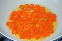 Соте из овощей: Морковь обжарить