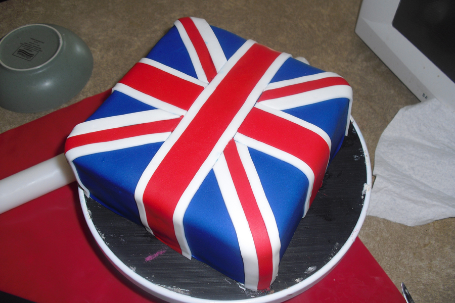 English cake. Торт с английским флагом. Торт с британским флагом. Cake на английском. Миска с английским флагом.