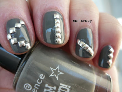 Nail crazy: Fivepocket grey with studs