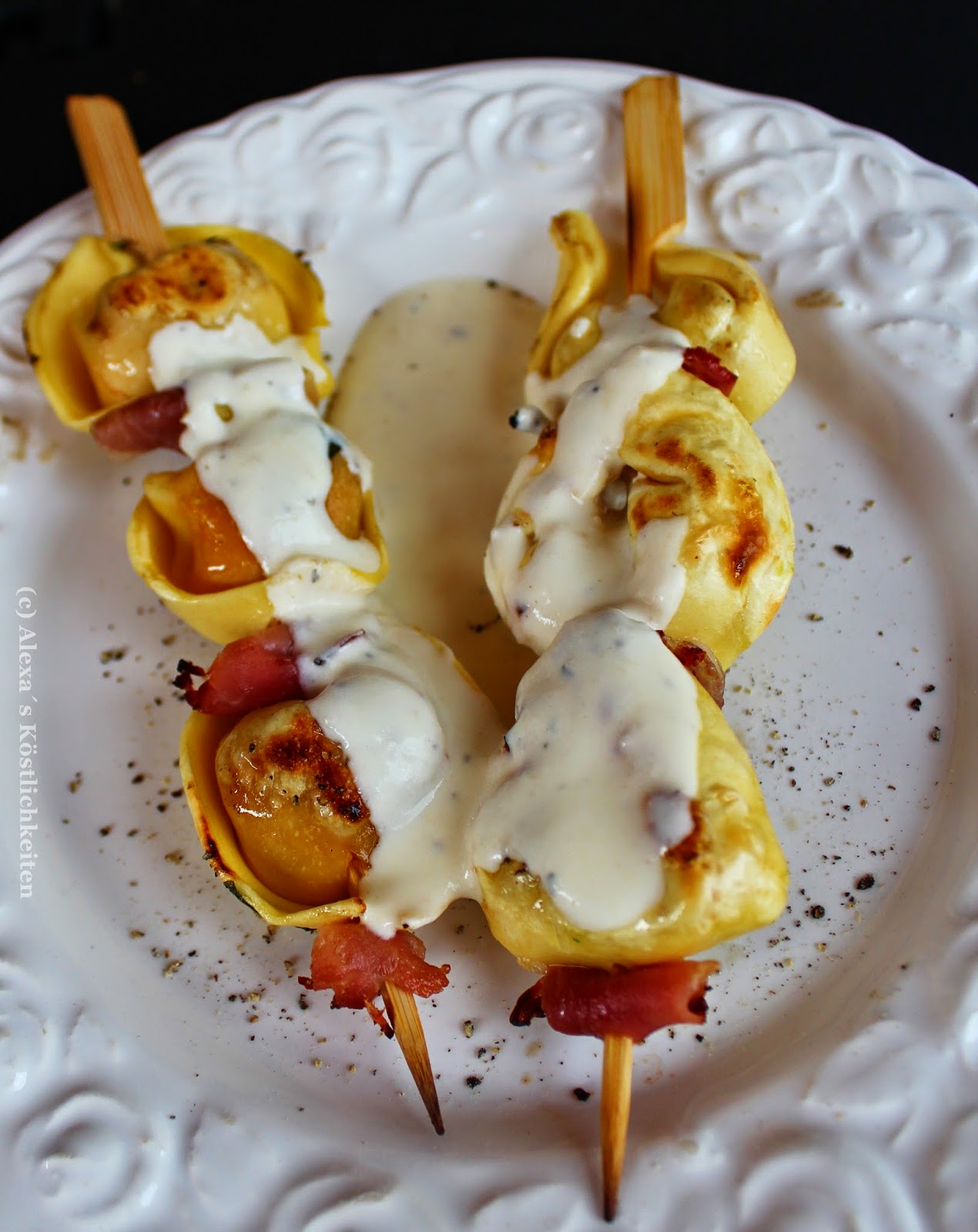 Alexa´s Köstlichkeiten: Gegrillte Tortellini-Spieße mit Parmesansauce