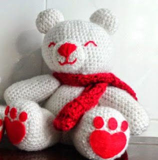 http://translate.googleusercontent.com/translate_c?depth=1&hl=es&rurl=translate.google.es&sl=en&tl=es&u=http://beacrafter.com/snowy-teddy-daddy-amigurumi/&usg=ALkJrhjE_2bm3eNVZbD-z5WeiCwbRwHRcQ