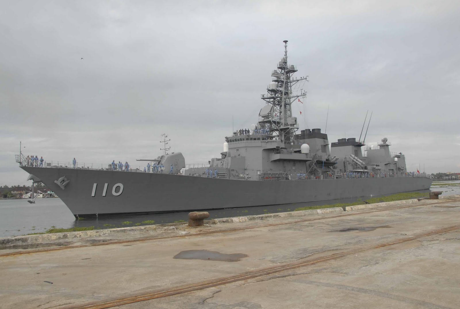 Brute Gorilla: Japanese Navy Ships call at Kochi