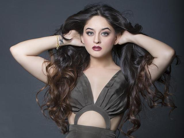 Biodata Pemain Mahhi Vij