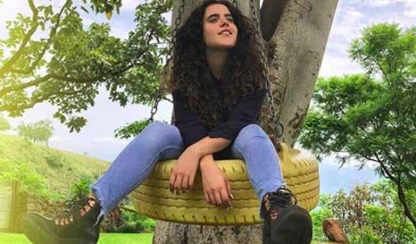 Camila Fernández defiende a su papá por escándalo en avión