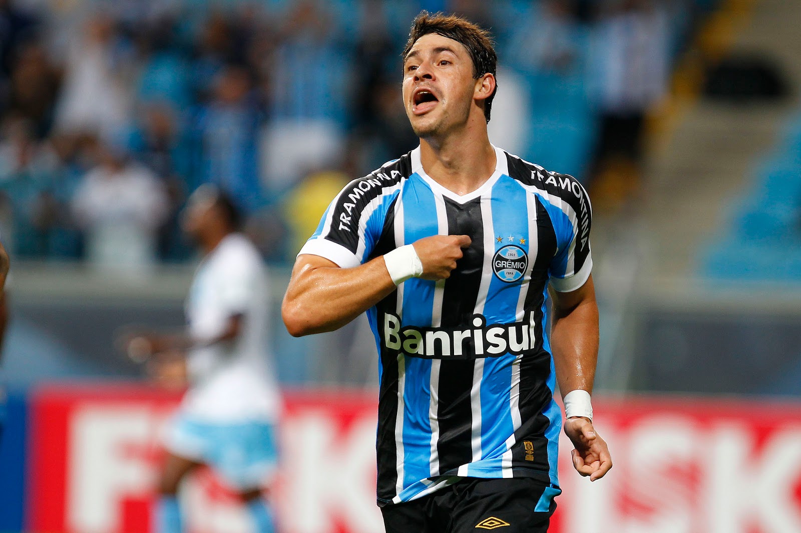 [Grêmio Avalanche]: Site divulga contrato de compra de Giuliano pelo Grêmio