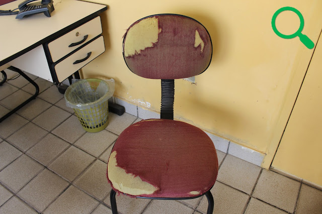 Cadeira rasgada na sala de espera da Prefeitura Municipal de Buenos Aires Cadeira rasgada na sala de espera da Prefeitura Municipal de Buenos Aires