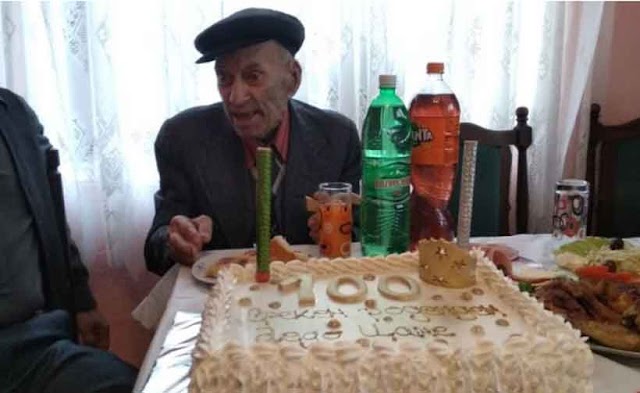 Opa Cane aus Burilchevo feiert seinen hundertsten Geburtstag