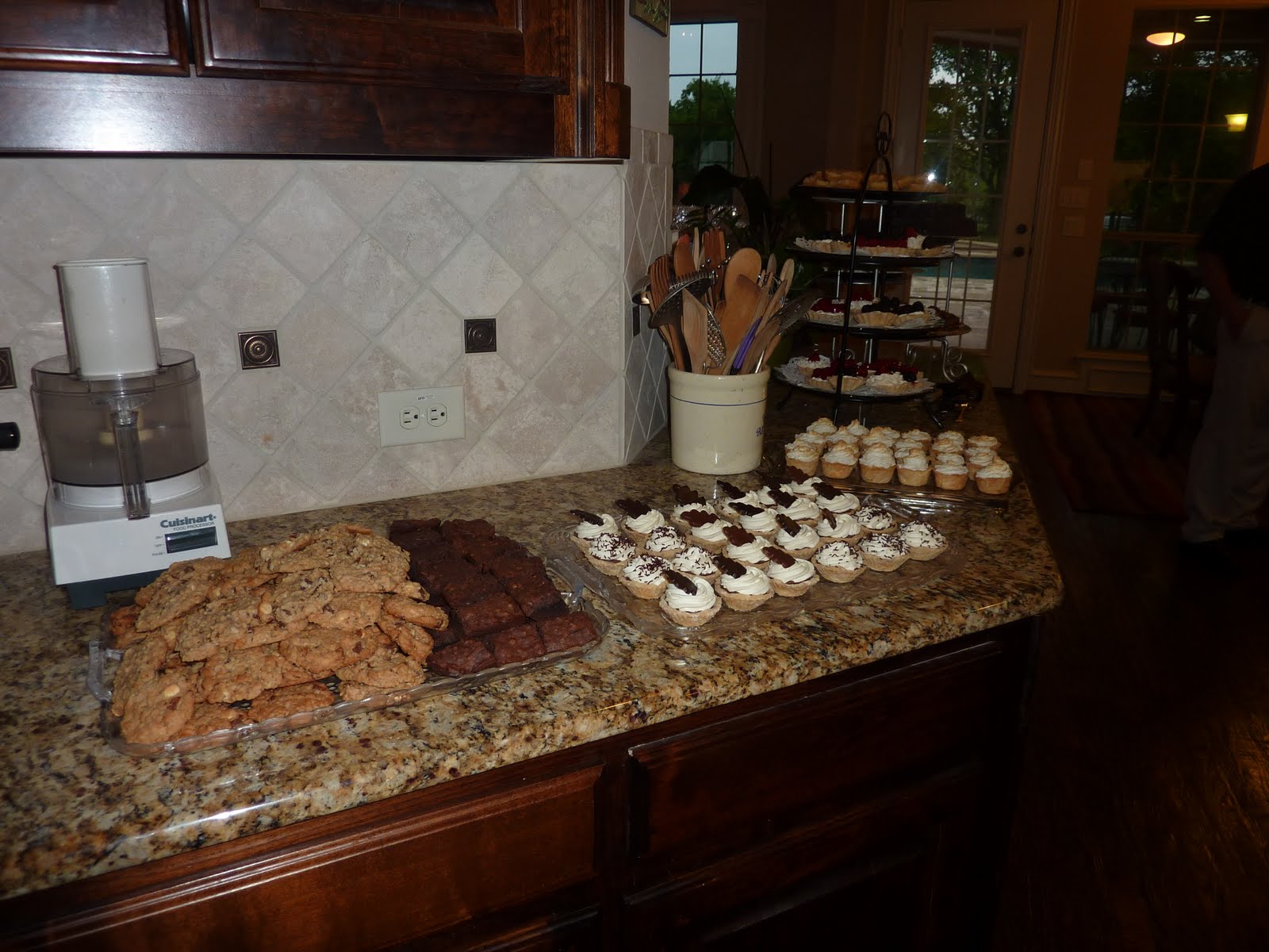 Creative Hospitality HOSTING A DESSERT PARTY