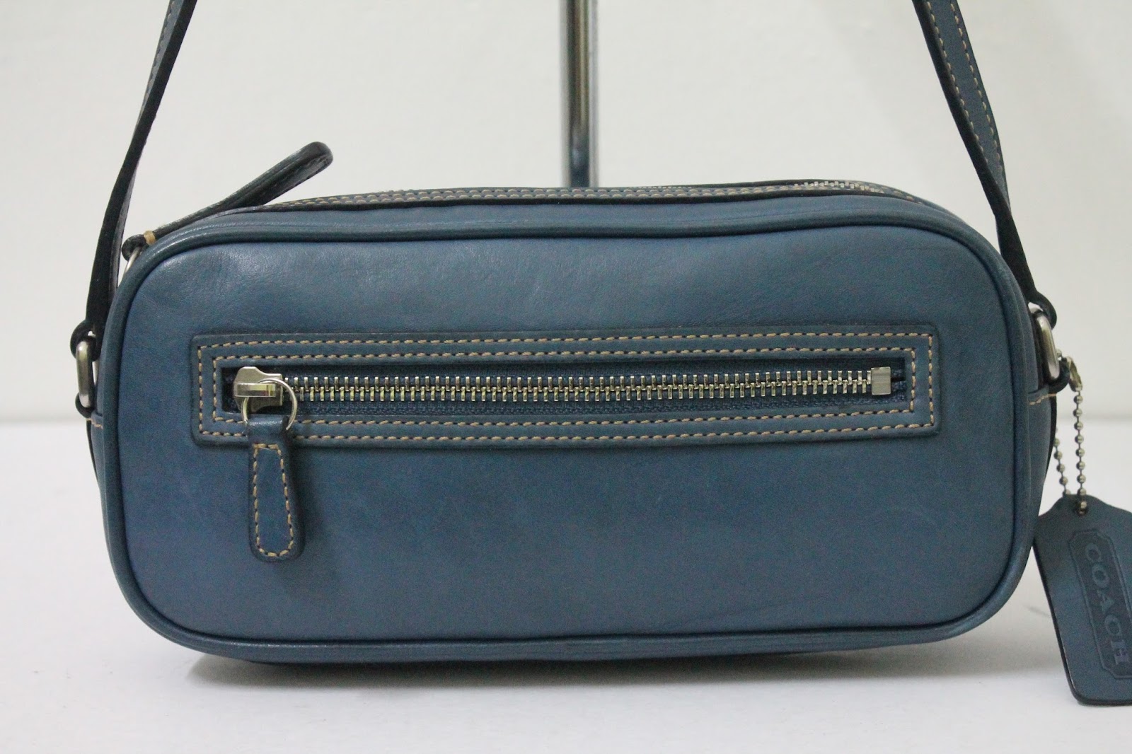 BUNDLEBARANGBAEK: Authentic COACH Leather Crossbody Bag. ( SOLD OUT )