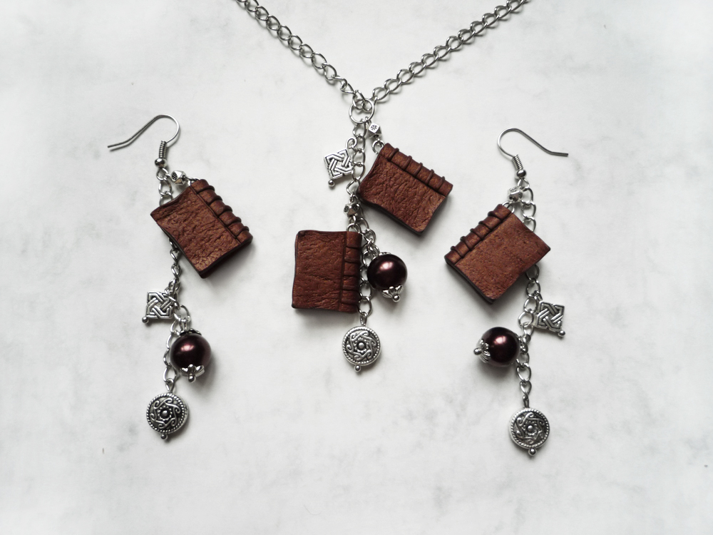 Windy Sunset's Creations How to Make Antique Book Charms from Polymer Clay (Part 1)