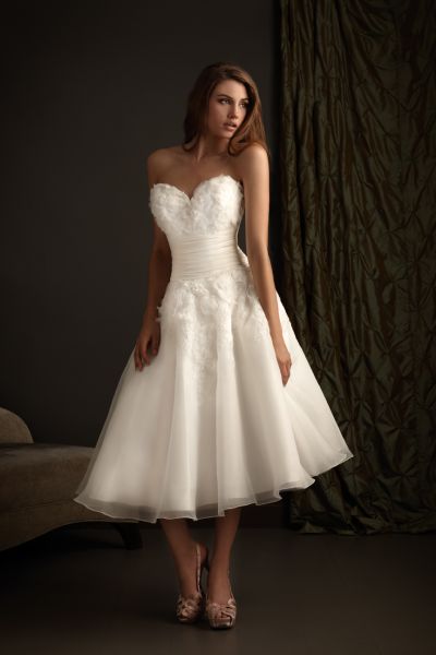 Vestido de novia corto y elegante